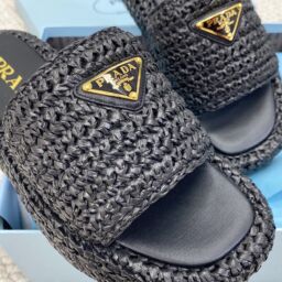 Crochet flatform slides – Replica