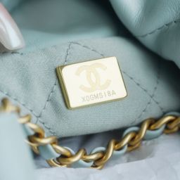 Chanel 22 Mini Bag – Replica